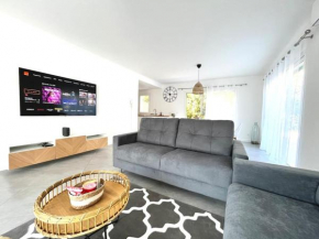 Villa Victoria #8 persons #3 Bedrooms #Terrace # garage Beach - Calm and Clim